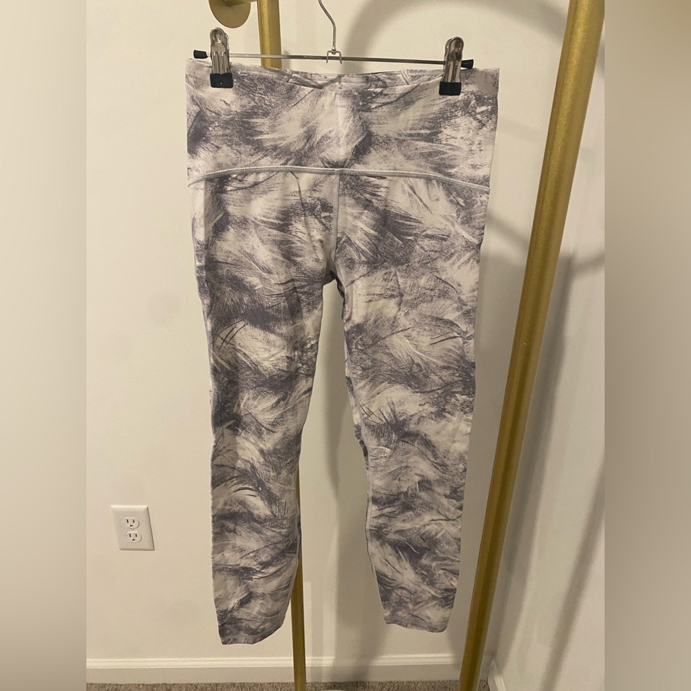Lululemon cropped white and gray leggings